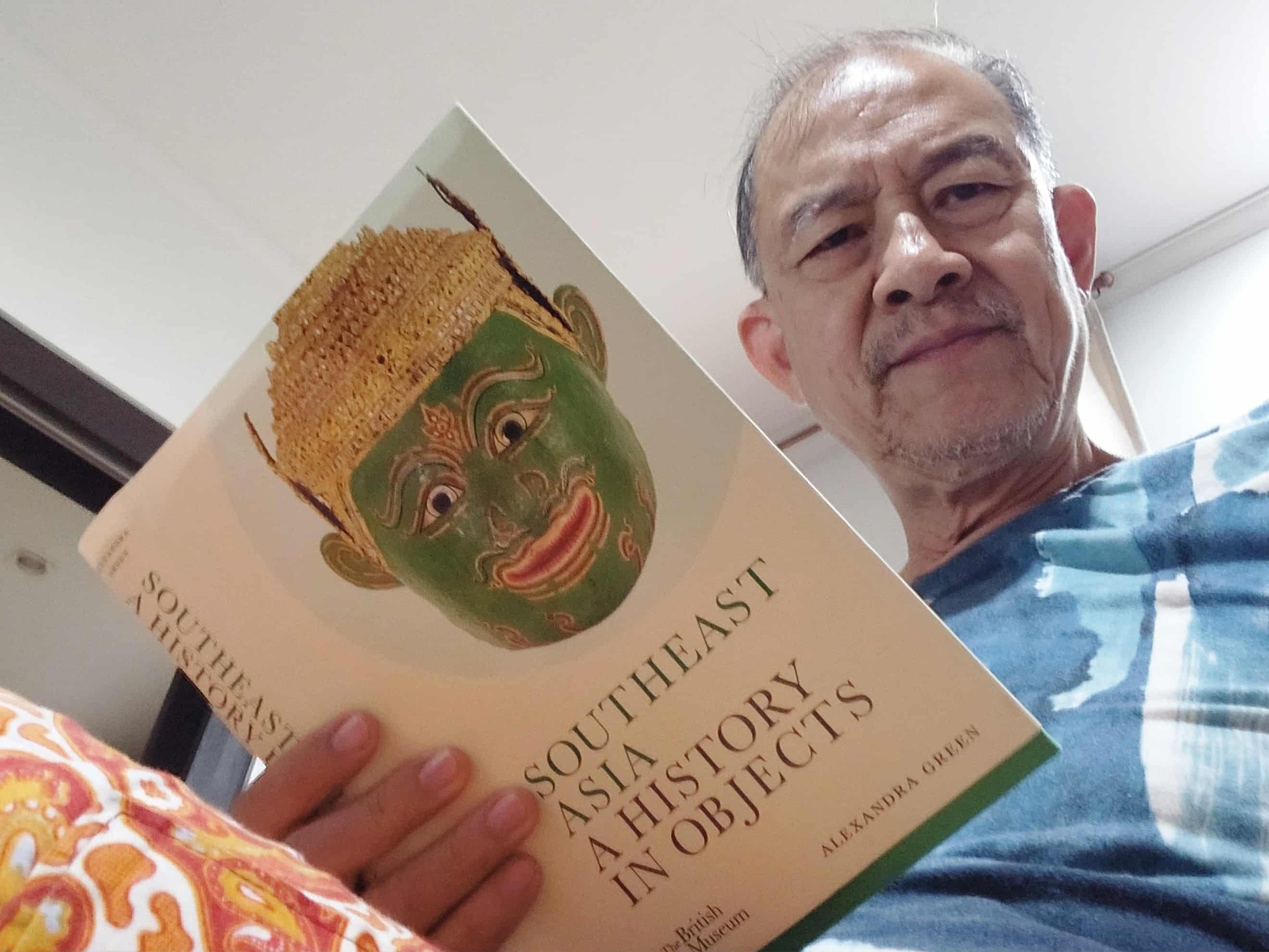 20251104_1 สองหนังสือที่อดไม่อ่านไม่ได้  UnforbidableReadTwoBooks