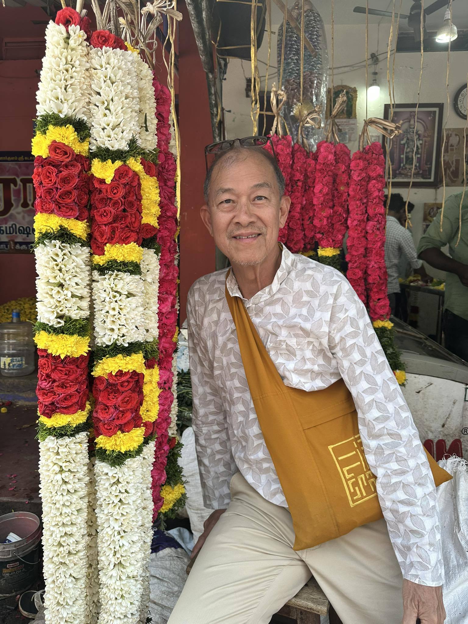 20260306_1 คนชายขายดอกไม้  AFlowerSellingMan