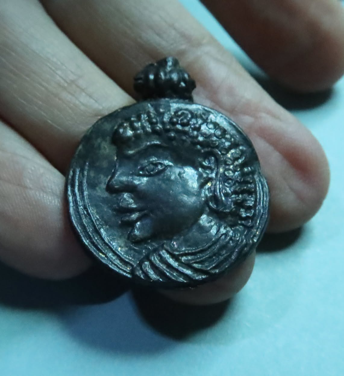 20260929_9 ราตรีสวัสดิ์กับรูปนี้ ? ... คิดว่ารูปใครครับ ?  GoodnightWithThis ThePendants